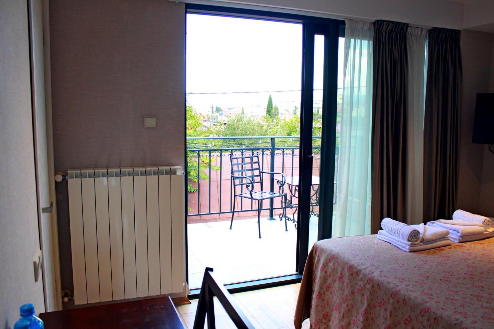 Hotel Winoterra Тбілісі Екстер'єр фото